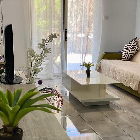 Beautiful Apartment Near The Sea And A Large Private Garden Paphos Luaran gambar