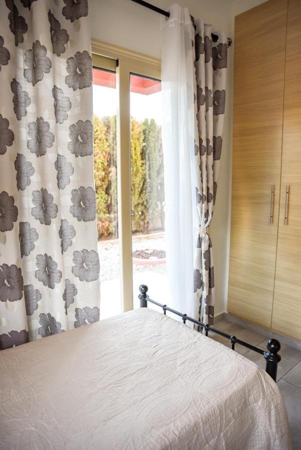 Beautiful Apartment Near The Sea And A Large Private Garden Paphos Luaran gambar