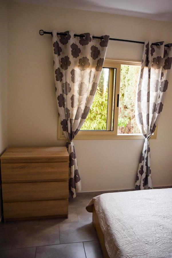 Beautiful Apartment Near The Sea And A Large Private Garden Paphos Luaran gambar