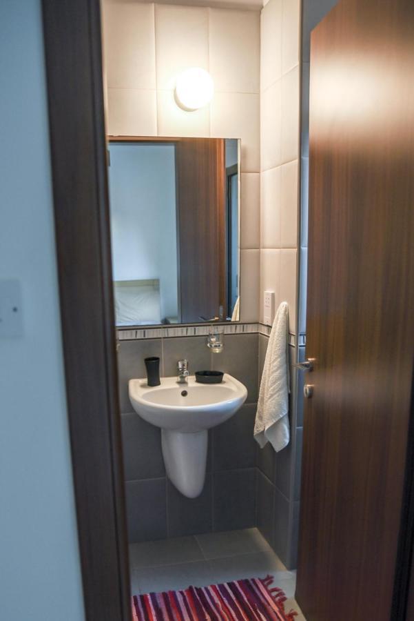 Beautiful Apartment Near The Sea And A Large Private Garden Paphos Luaran gambar