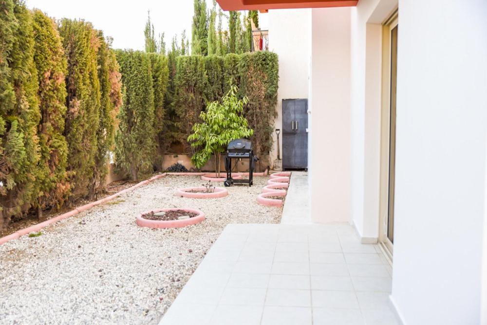 Beautiful Apartment Near The Sea And A Large Private Garden Paphos Luaran gambar