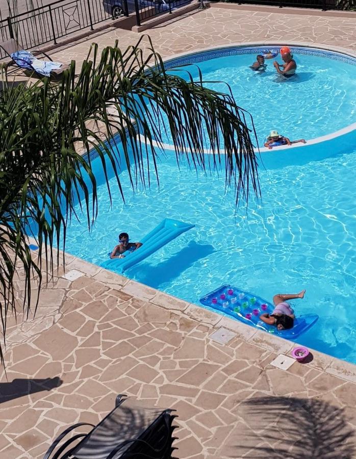 Beautiful Apartment Near The Sea And A Large Private Garden Paphos Luaran gambar
