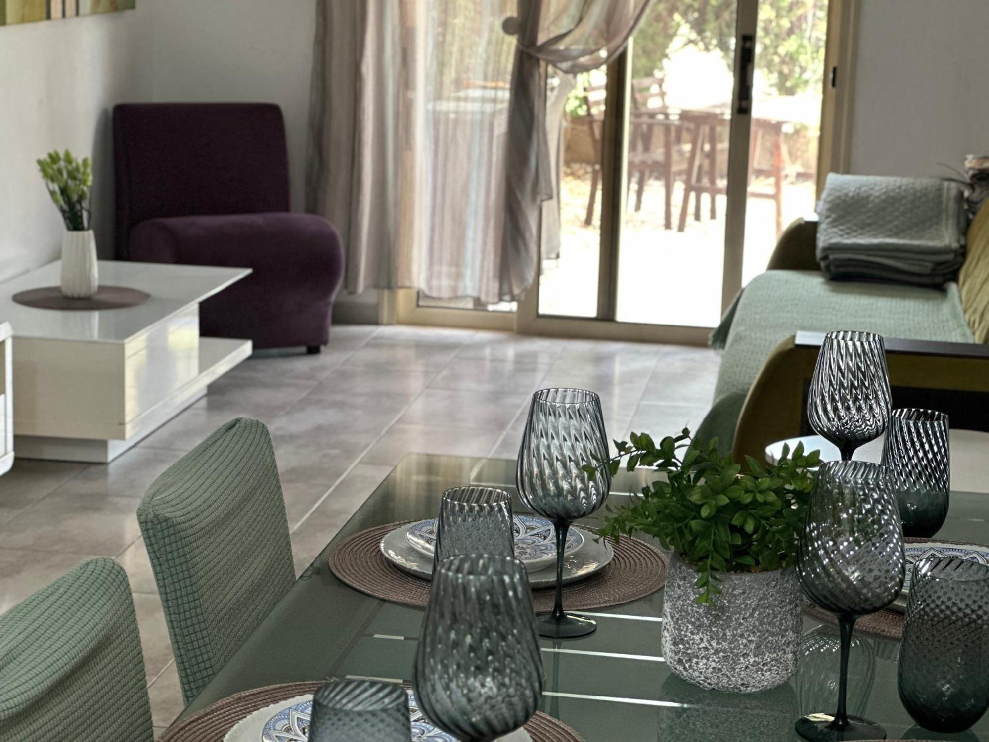 Beautiful Apartment Near The Sea And A Large Private Garden Paphos Luaran gambar